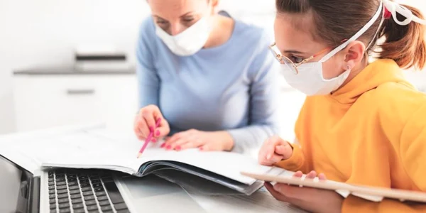 Meditatii profesor elev FOTO Shutterstock