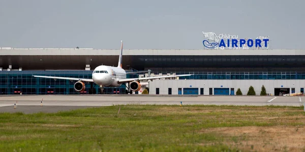 aeroportul chisinau jpg