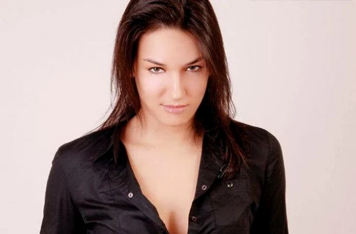 Cristina Neagu, surprinsă la petrecere alături de prieteneFoto: adevarul.ro