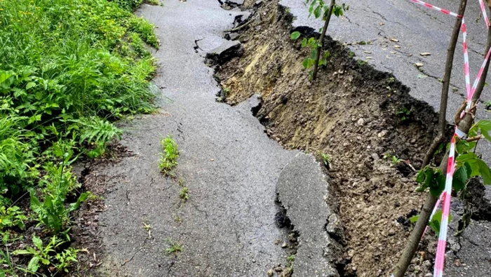 Şoseaua surpată în Prahova FOTO CJ Prahova