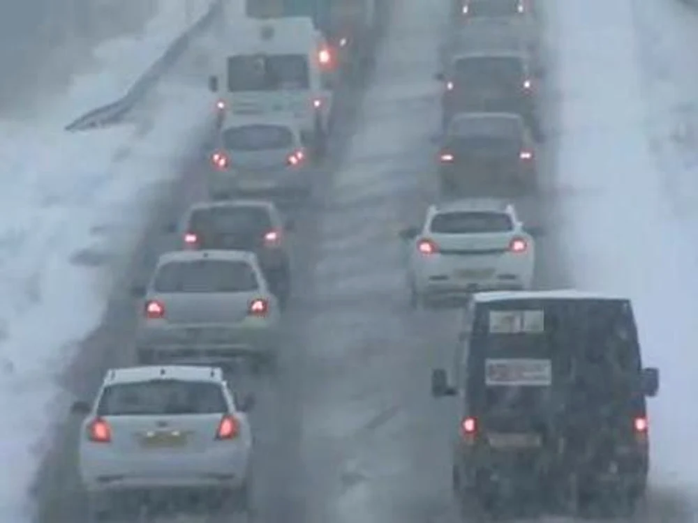 
    Circulația rutieră în multe zone ale Franței este afectată de căderi masive de zăpadă  