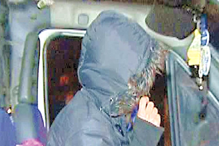 Fiul vitreg a blocat cu taxiul dubiţa în care se afla tatăl cu amanta