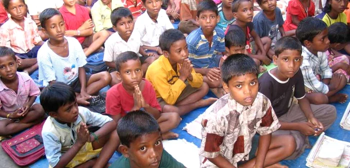 Sală de clasa într-o şcoală indiană (foto: indianeducationnews.com)