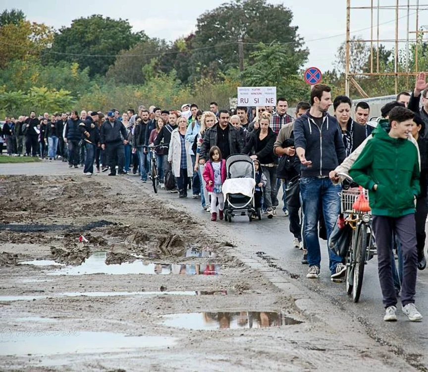 
    Cetățenii din zona Prelungirea Ghencea au ieșit de multe ori în stradă pentru a cere autorităților repararea străzii și refacerea utilităților  