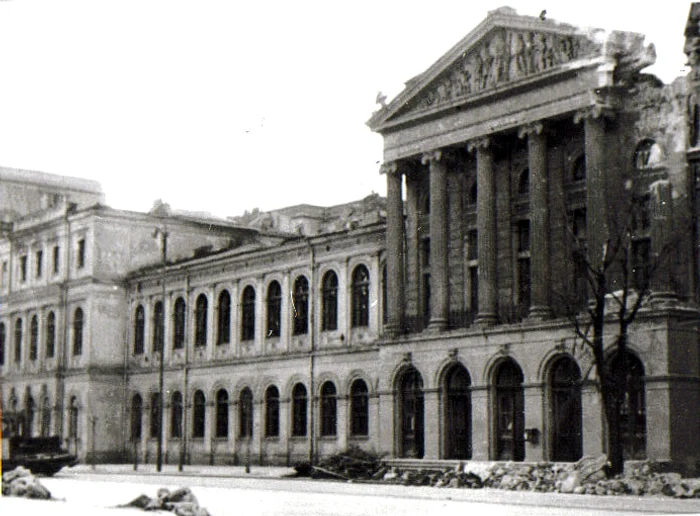 Clădirea Universității, printre cele mai afectate. FOTO ANR