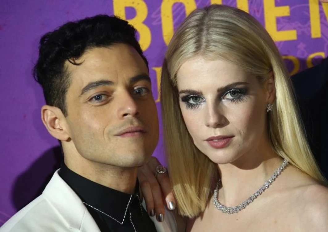 
    Rami şi Lucy, intepretând rolul lui Freddie Mercury şi al iubitei sale, Mary   