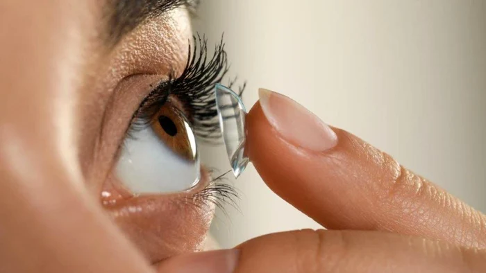 Lentilele de contact sub lupă. Cât de sigure sunt pentru ochi