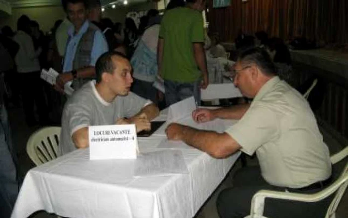 La bursa locurilor de muncă şi-au găsit de lucru doar 82 de absolvenţi de facultate