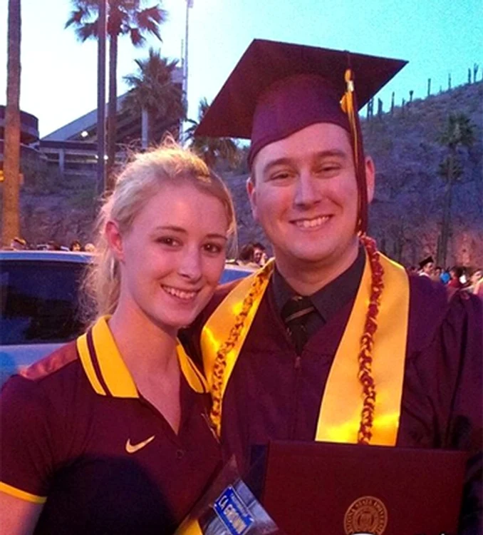 Elizabeth Hawkenson s-a măritat după ce a terminat facultatea la Arizona State University din Phoenix