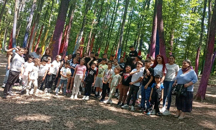 excursie elevi sc gimn milcov deal olt cu finantare PNRAS    foto site scoalagimnazialamilcovdeal1 jpg