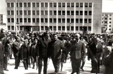 Nicolae Ceauşescu în vizită la Fabrica de confecţii Bucureşti (© „Fototeca online a comunismului românesc”, cota: 59/1970)
