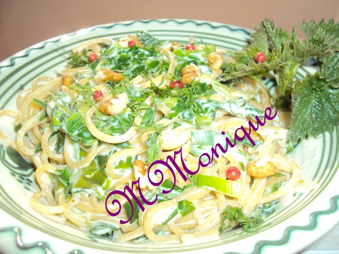 Paste integrale cu urzici şi gorgonzola