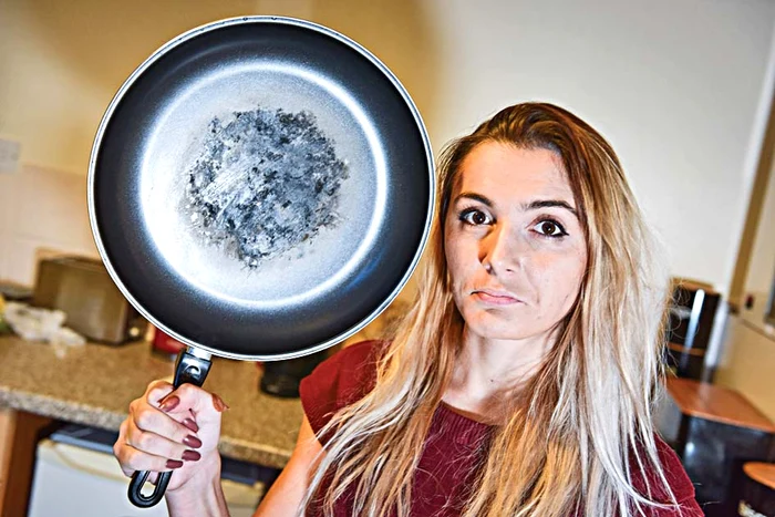 La ultima tentativă, a distrus cuptorul şi tigaia...