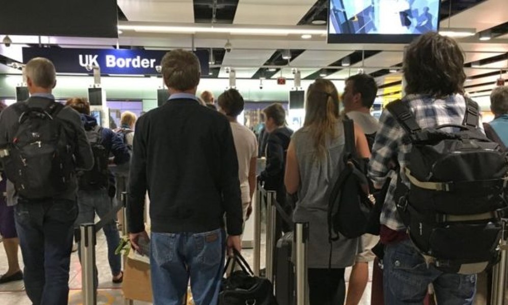 Noi taxe pentru pasageri și însoțitorii lor în aeroporturile din Anglia