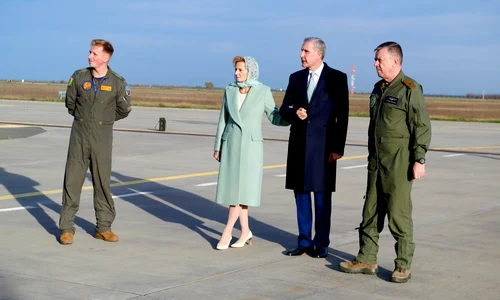 Margareta a Romaniei și Principele Radu în vizita la baza aeriana 86 Borcea, Foto Casa Regala a Romaniei 5 jpg