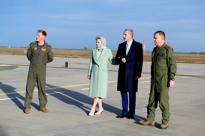 Margareta a Romaniei și Principele Radu în vizita la baza aeriana 86 Borcea, Foto Casa Regala a Romaniei 5 jpg
