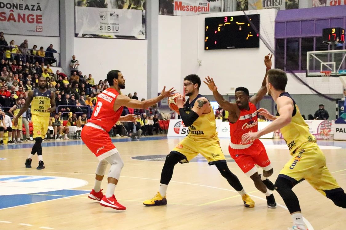 
    CSM Oradea  și CSU Oradea au evoluat în optimile de finală din Europe CupFoto: sportpictures.eu  