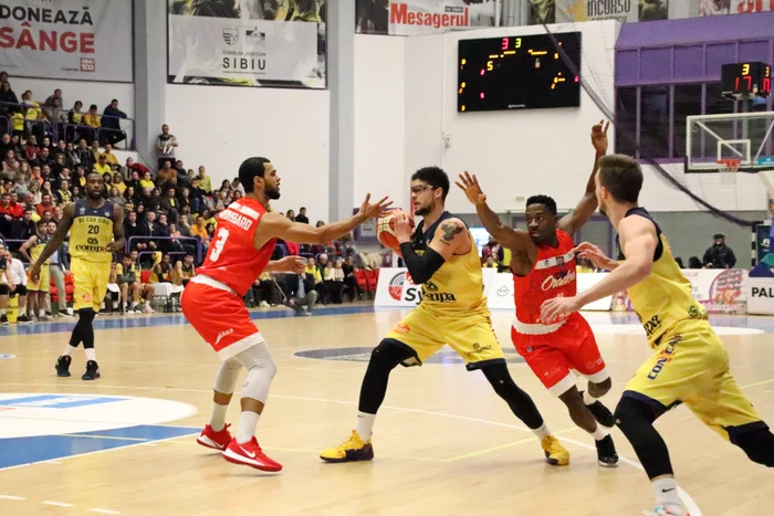 CSM Oradea și CSU Oradea au evoluat în optimile de finală din Europe CupFoto: sportpictures.eu