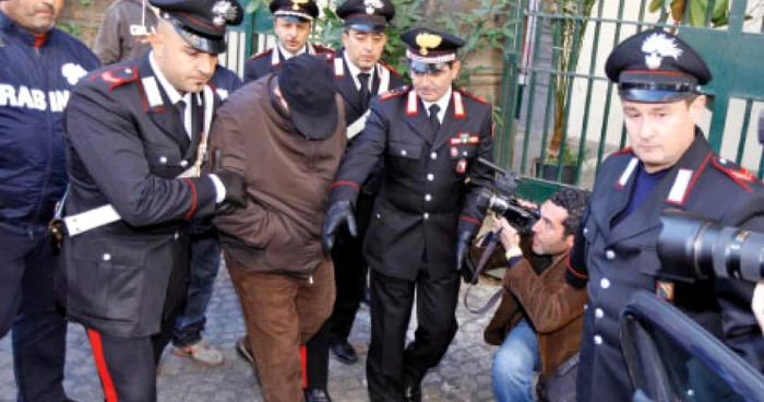 Bărbatul a fost arestat de carabinierii italienie în baza unui mandat internaţional de arestare  FOTO Adevărul
