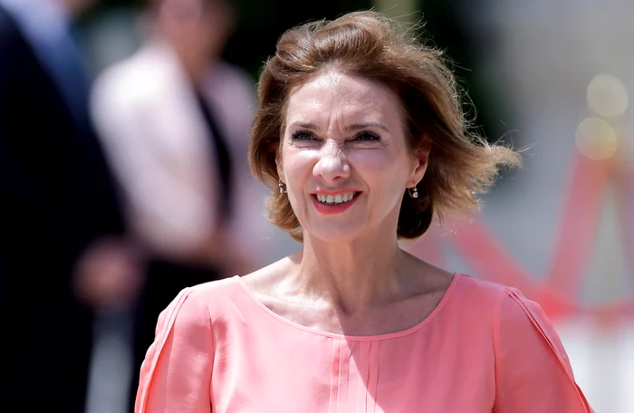 Carmen Iohannis a ales o rochie vaporoasă pentru întâlnirea cu președintele Germanieifoto: INQ / Octav Ganea