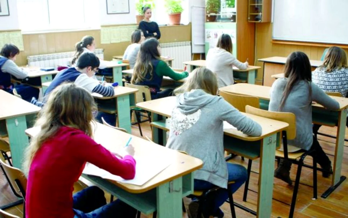 Peste 200.000 de elevi susţin miercuri (24 iunie) proba la matematică, ultimul examen de la Evaluarea Naţională 2015. foto: Adevarul.ro