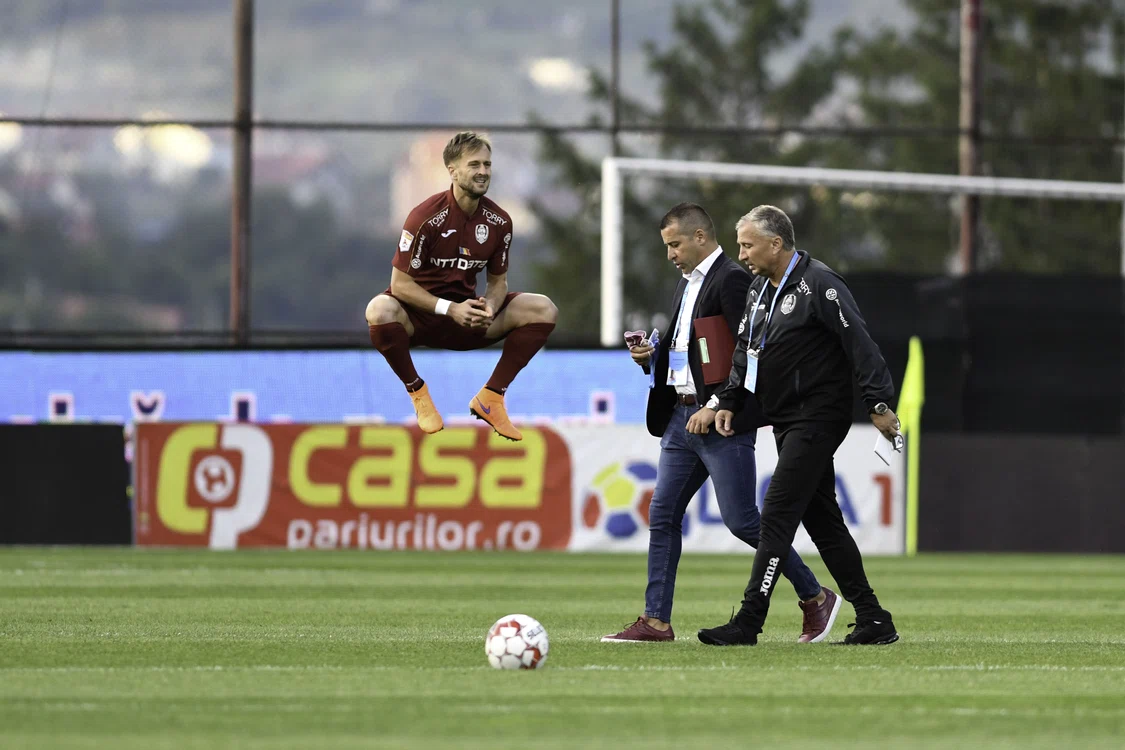 Dan Petrescu nu renunță la luptă, CFR Cluj a câștigat cu Gaz Metan MediașFoto: sportpictures.eu