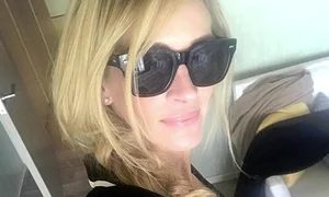 Julia Roberts postează şi selfie uri pentru fanii de pe Instagram jpeg