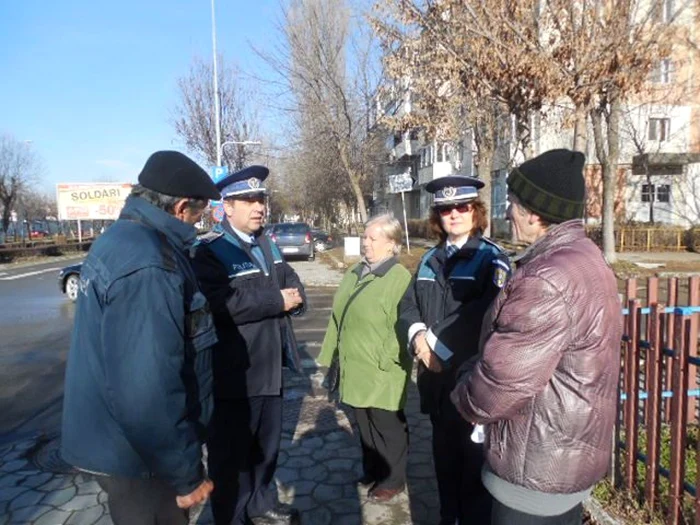 Poliţiştii de la Prevenire şi cetăţenii, faţă în fţă Foto:IPJ Călăraşi