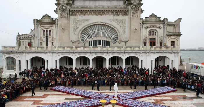 Slujba a avut loc pe faleză, în faţa Cazinoului