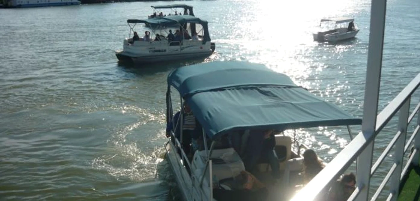 
    Un accident naval a avut loc marţi seara (30 iulie), în Delta Dunării, după ce două ambarcaţiuni în care se aflau 13 persoane s-au ciocnitFOTO: Facebook  