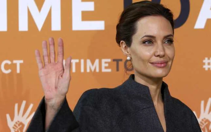 Angelina
Jolie a primit titlul în semn de recunoaştere a implicării sale în
campania de prevenire a violenţei sexuale FOTO Reuters