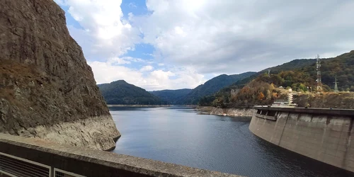 Lacul Vidraru Foto Pixabay (3) jpg