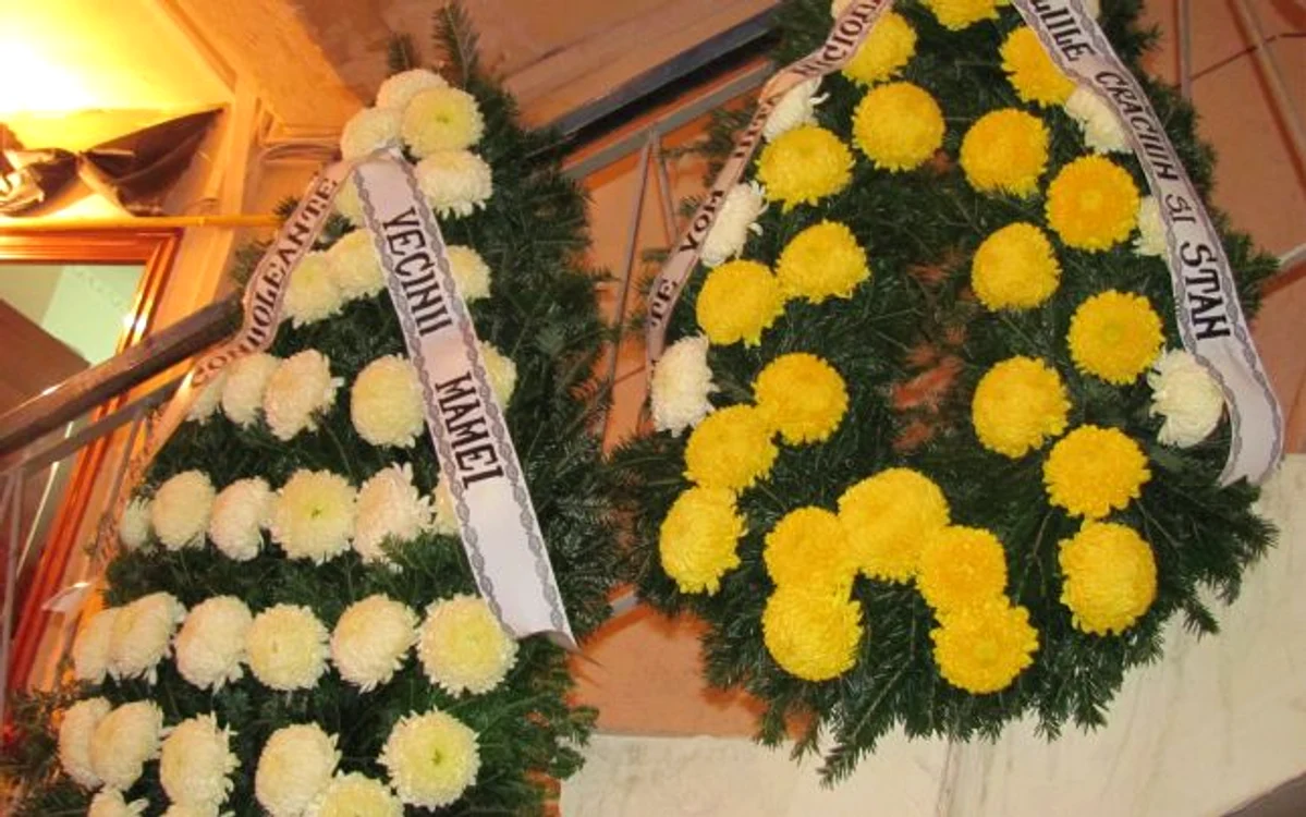 Prietenii şi vecinii i-au adus Luminiţei coroane