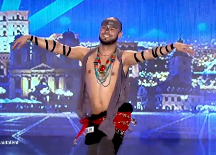 Georgian Banu este primul bărbat care dansează din buric pe scena de la "Românii au talent"