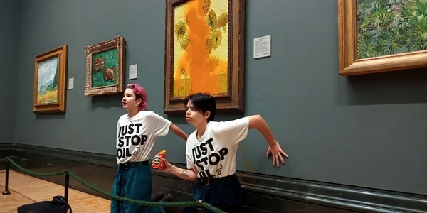 Tablou de Van Gogh stropit cu supă de tomate de două activiste de mediu FOTO AFP