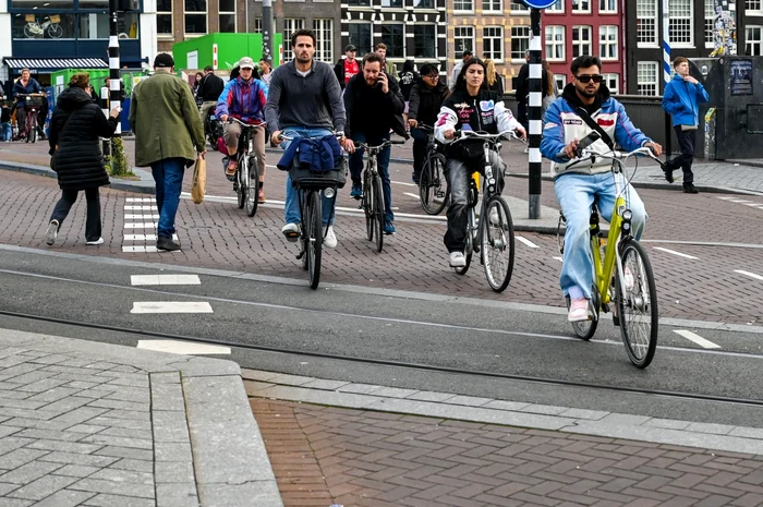 Bicicleta ia locul masinilor pe fondul scumpirii carburanților