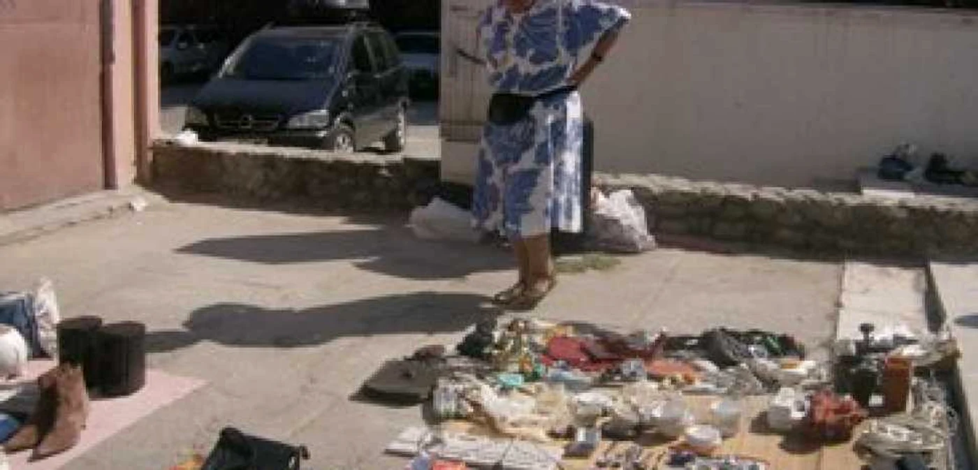 Galaţi: Vând vechituri ca să nu moară de foame