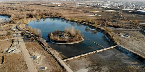 Lacul de lângă Complexul Turistic de Natație din Târgoviște. FOTO captură Youtube / Dagu