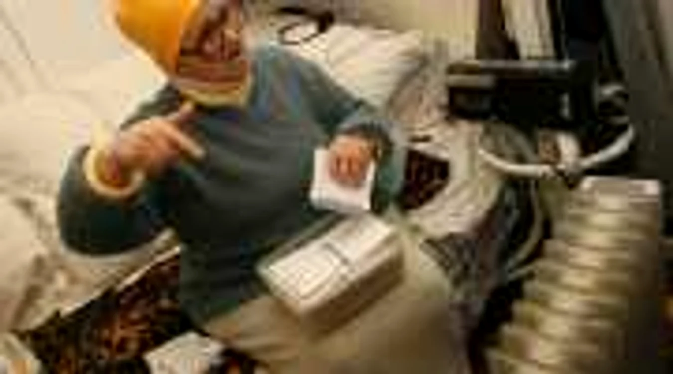 Unii pensionari au pensiile de două ori mai mici decât valoarea facturilor 