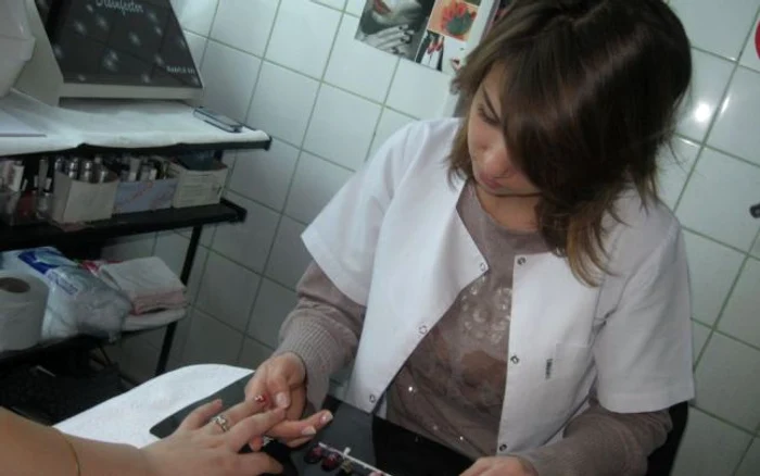 Mia multe boli grave pot fi luate de la salon