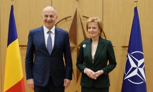 Majestatea Sa Margareta si Principele Radu la sediul NATO, Bruxelles, cu Mircea Geoana   Casa Regala (1) jpeg