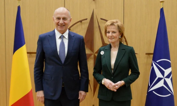 Majestatea Sa Margareta si Principele Radu la sediul NATO, Bruxelles, cu Mircea Geoana   Casa Regala (1) jpeg