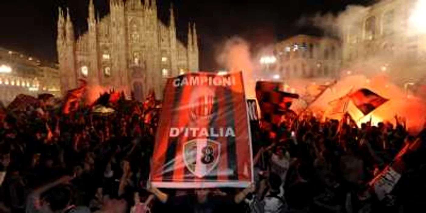 Fanii lui AC Milan sunt fericiţi.