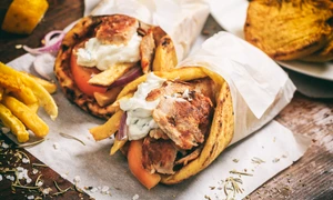 Gyros  Sursa foto shutterstock 571052635 jpg