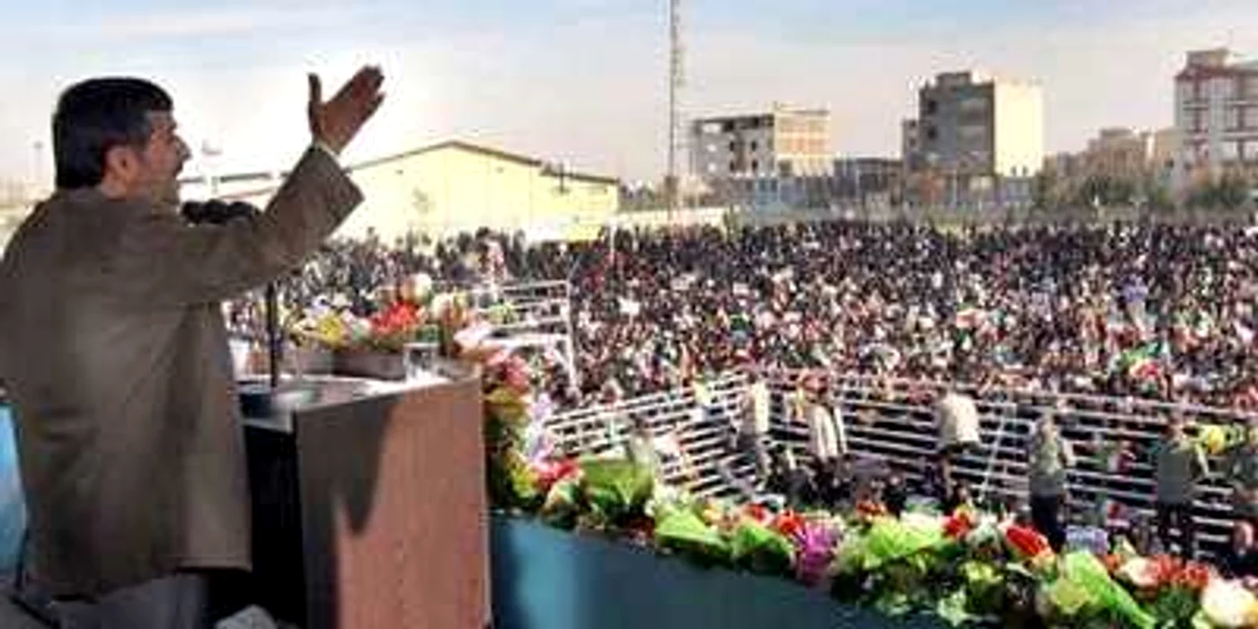 Iranienii se vor confrunta în scurt timp cu recesiunea, spun economiştii