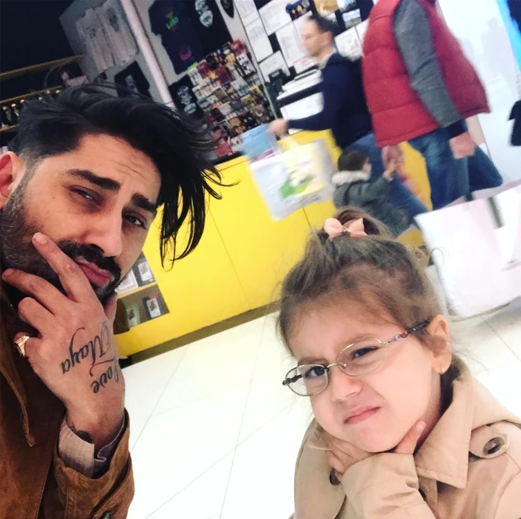 Connct-R şi fiica lui Maya, într-o ipostază amuzantă