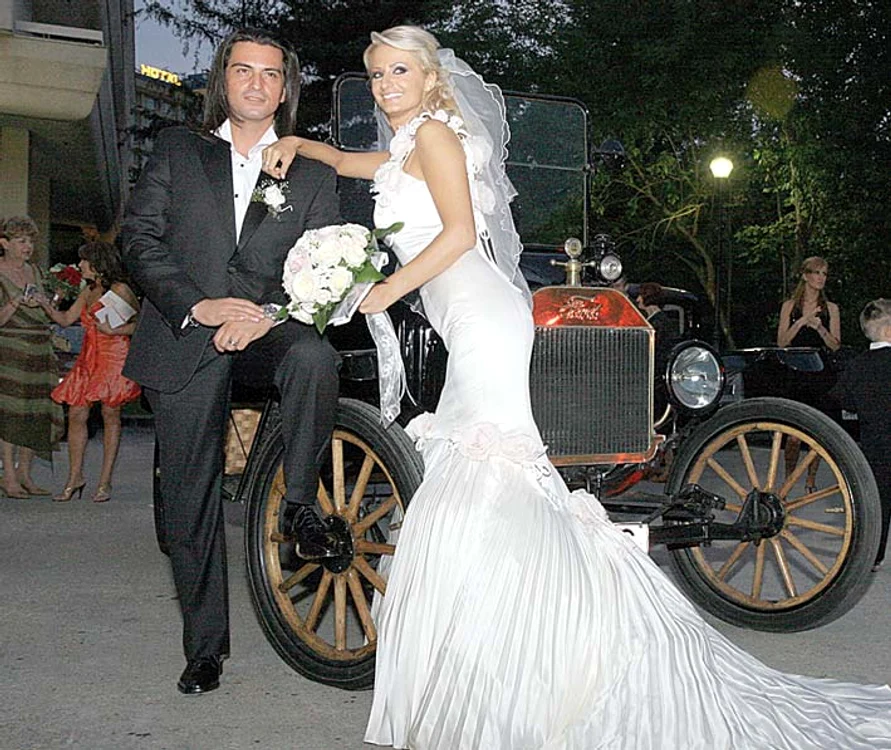 În 2007, Julia s-a măritat cu impresarul ei