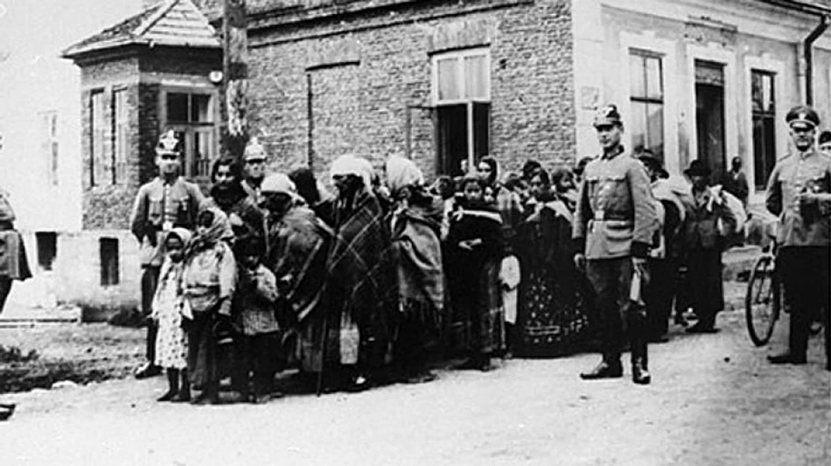 Holocaustul ţiganilor: nomazii Europei în faţa "soluţiei finale", la Auschwitz jpeg