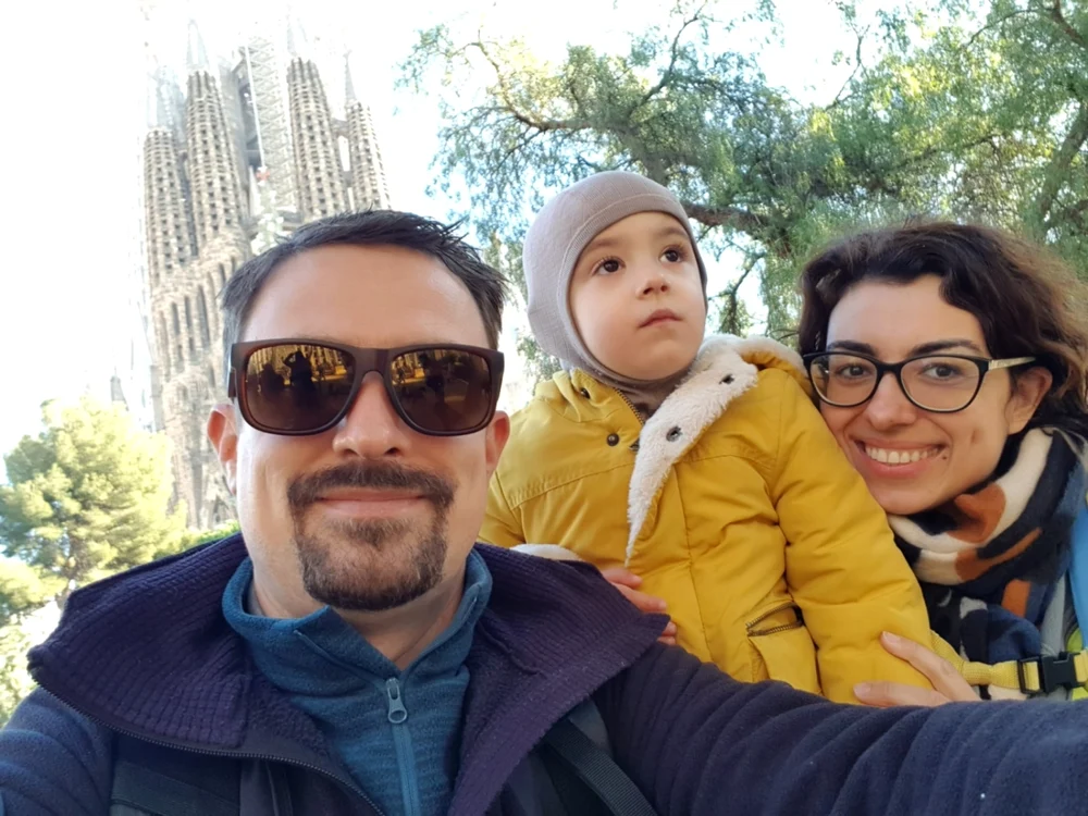 Andrei, Corina şi fetiţa lor au făcut o excursie în Barcelona în weekend. FOTO: Arhivă personală