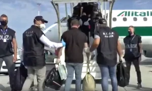 infractori avion extradare jpeg